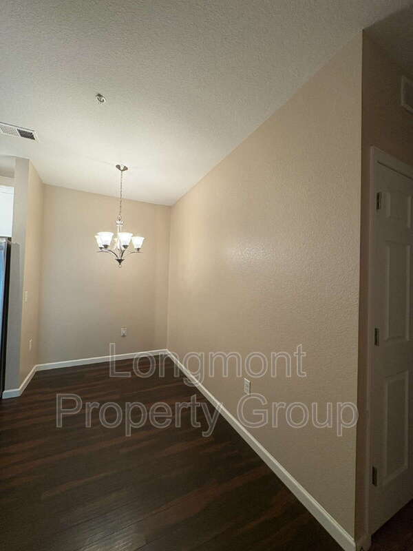 Building Photo - 804 Summer Hawk Dr
