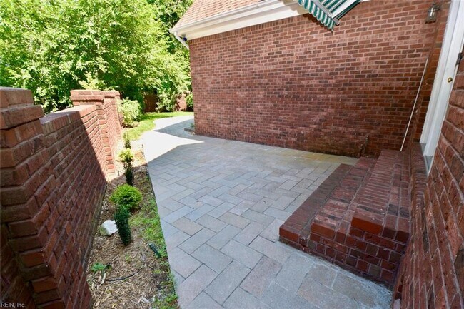 Building Photo - 1514 Bordeaux Pl