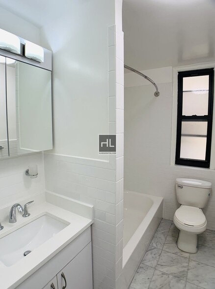 Building Photo - FLEX 3 BED IN MURRAY HILL