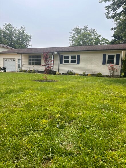 Primary Photo - 160 Kimberly Dr