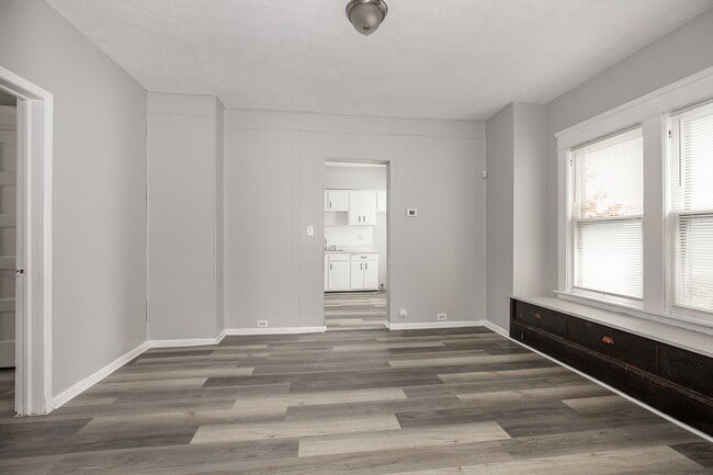 Building Photo - 3910 Carlyle Ave