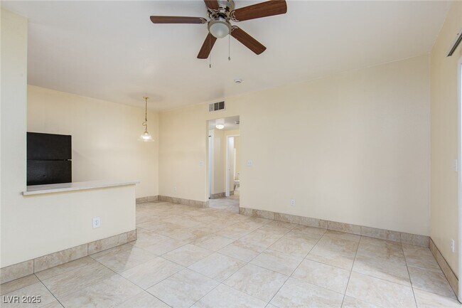 Building Photo - 5650 E Sahara Ave