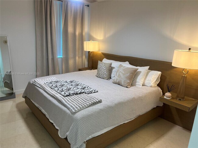 Building Photo - 9201 Collins Ave