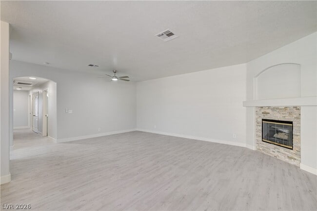 Building Photo - 1900 N Torrey Pines Dr