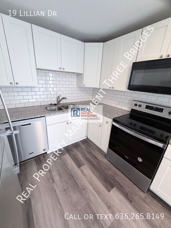 Building Photo - 19 Lillian Dr