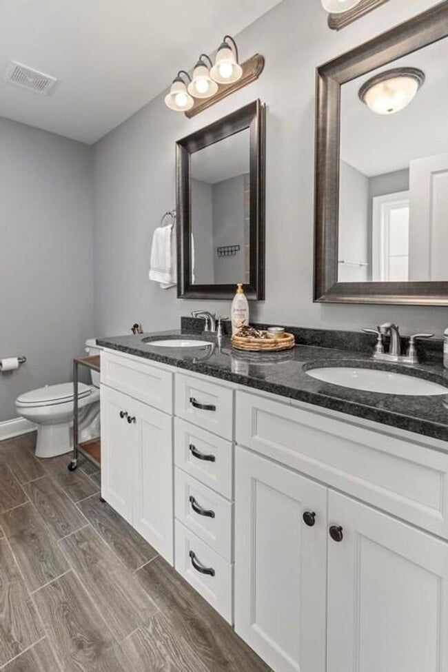 Building Photo - Beautiful Home in The Estates Neighborhood!