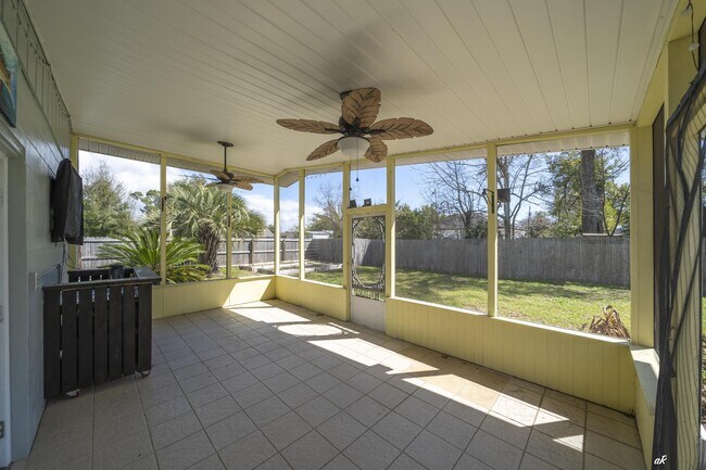 Building Photo - 3105 W 21st Ct