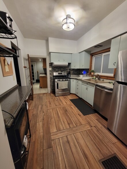 Kitchen - 1618 Bell Ave