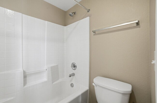 Building Photo - 4 Bedroom House in a Northeast Gated Community