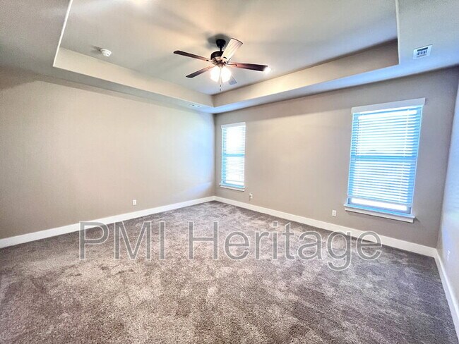 Building Photo - 557 Rossi St