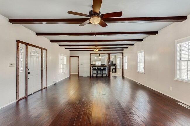 Building Photo - 1741 N Walnut Ave