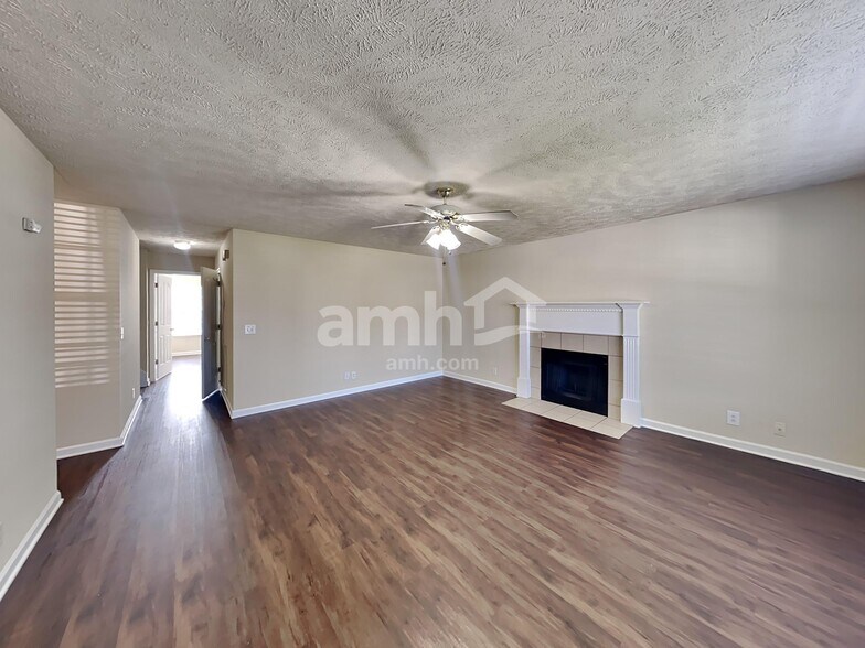 Building Photo - 2825 Islington Dr