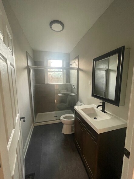 full bath with tiled shower - 1515 Holman Ave