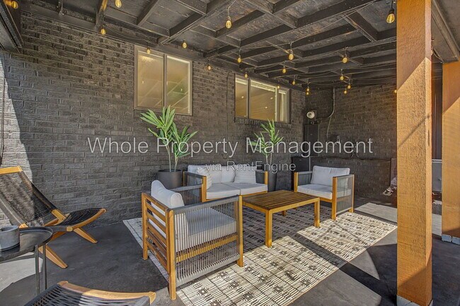 Building Photo - 3038 Sheridan Blvd