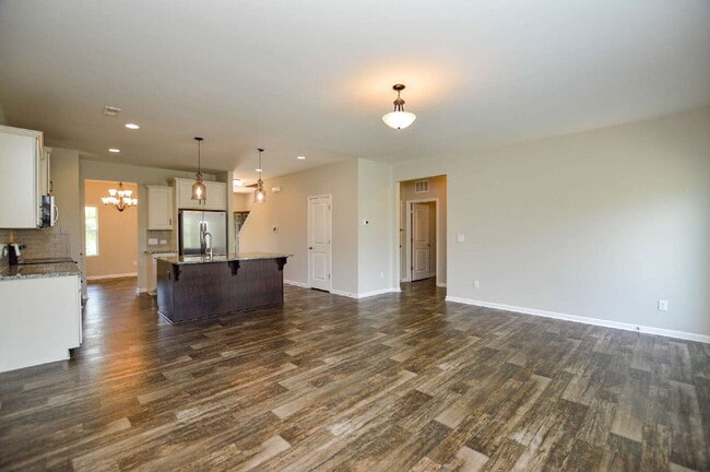 Building Photo - Spacious 4 Bedroom Home with 1st Floor Primary Suite in Austen Lakes  4 Bedrooms | 2.5 Bathrooms ...