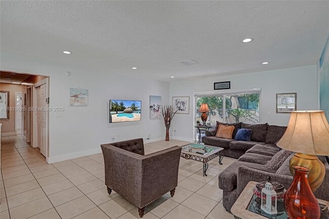 Building Photo - 16000 N Miami Ave