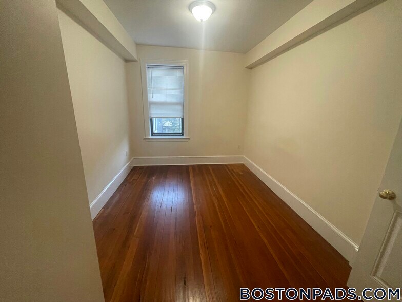 Building Photo - 881 Massachusetts Ave