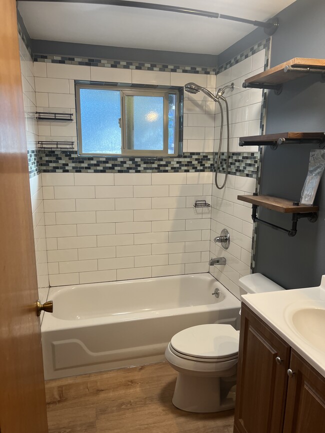 Building Photo - 899 Cathlamet Dr