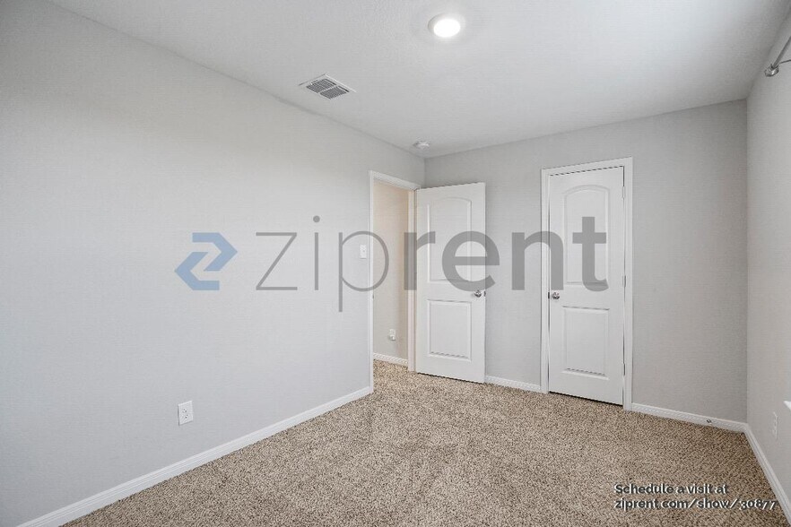 Building Photo - Unit