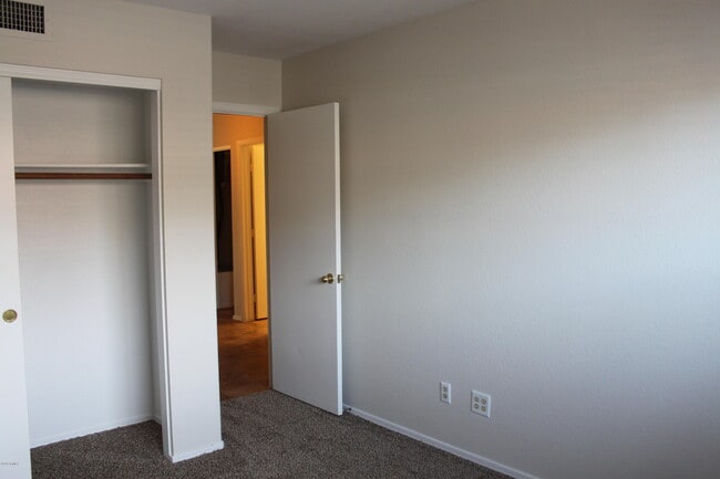 Building Photo - 1017 W Redondo Dr