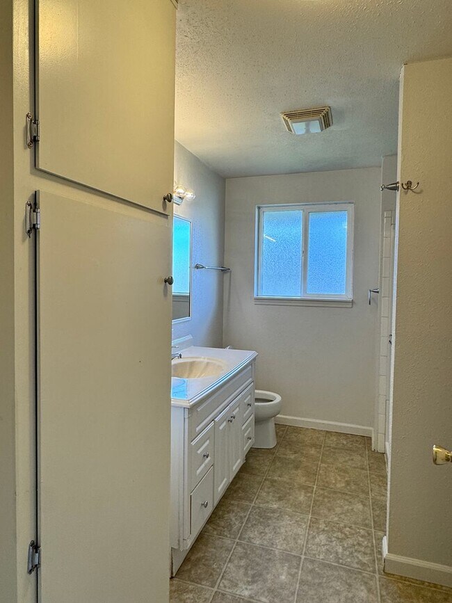 Building Photo - n5404