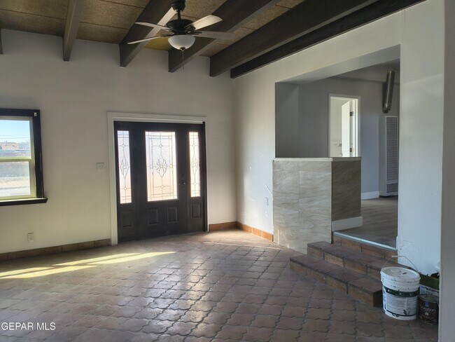 Building Photo - 714 N San Marcial St