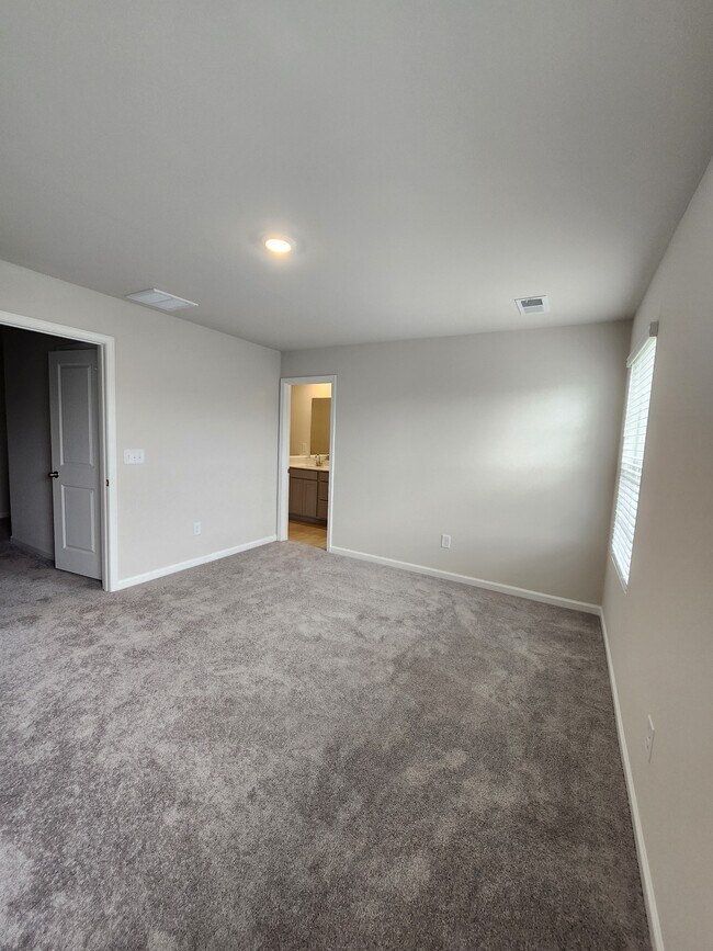 Building Photo - 727 Peyden Ln