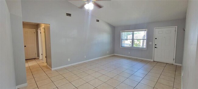 Building Photo - 3214 W Van Buren Dr