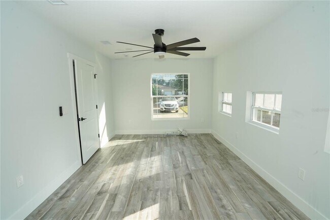 Building Photo - 5817 Dartmouth Ave N