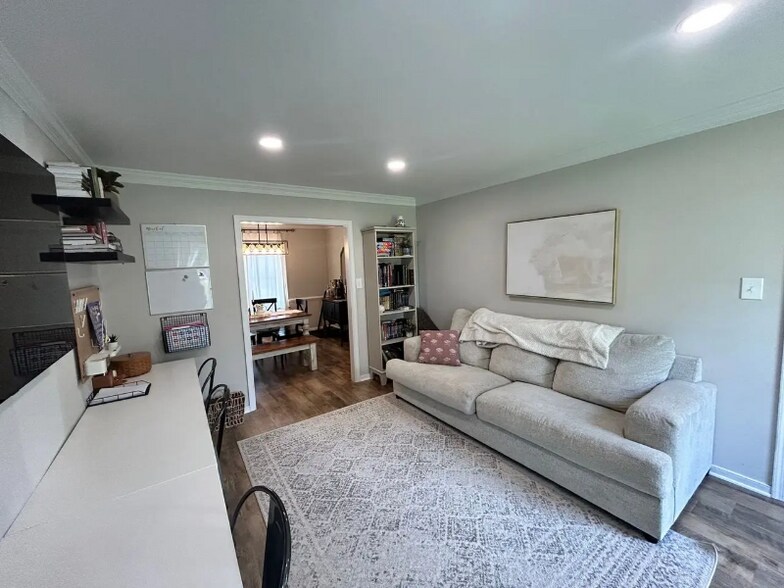 Building Photo - 10821 Sunset Hills Dr