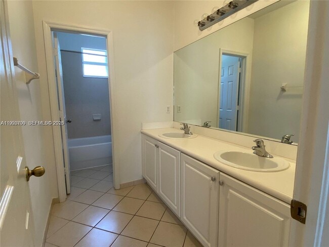 Building Photo - 3616 NE 3rd Ct