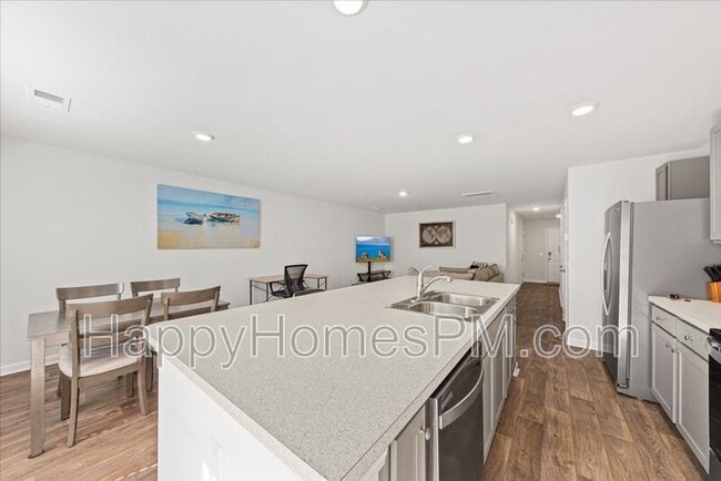 Building Photo - 4698 Palm View Cir