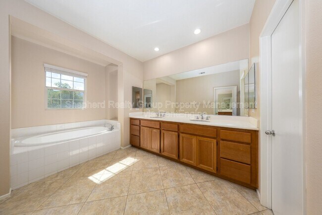 Building Photo - 2985 Breezy Meadow Cir