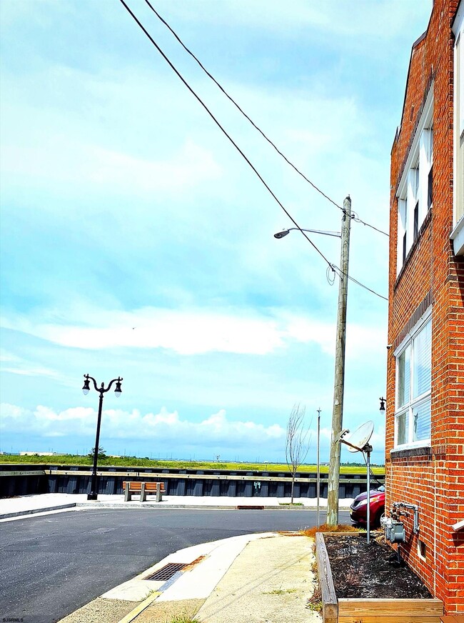Building Photo - 125 N Kingston Ave