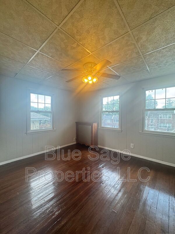 Building Photo - 3207 Albemarle Ave
