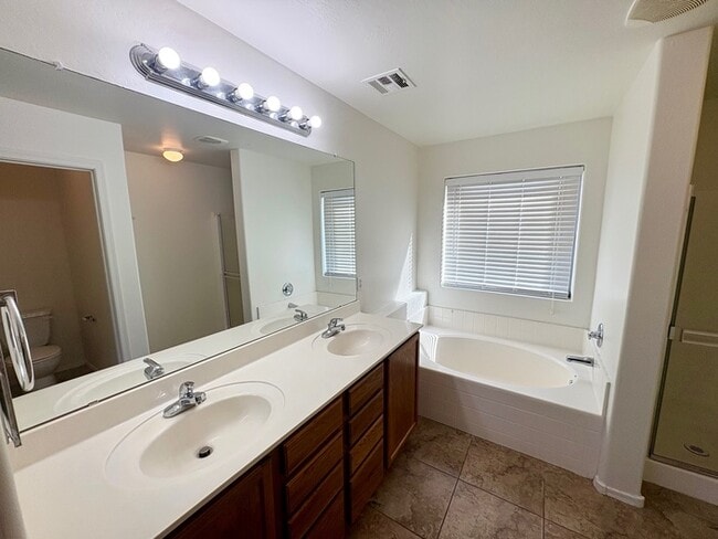 Building Photo - 7142 W Beverly Rd