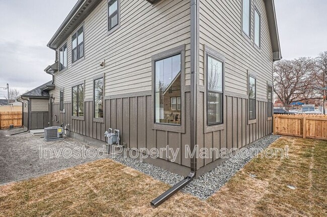 Building Photo - 3701 Steele St