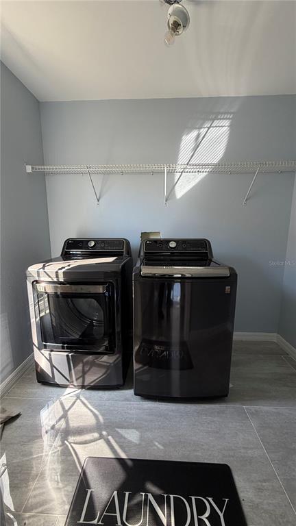 Building Photo - 2661 Plumberry Ave