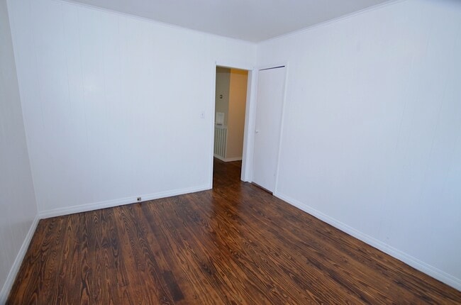 Building Photo - 712 S Apple St