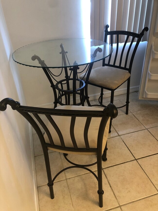 Building Photo - 2264 Winkler Ave