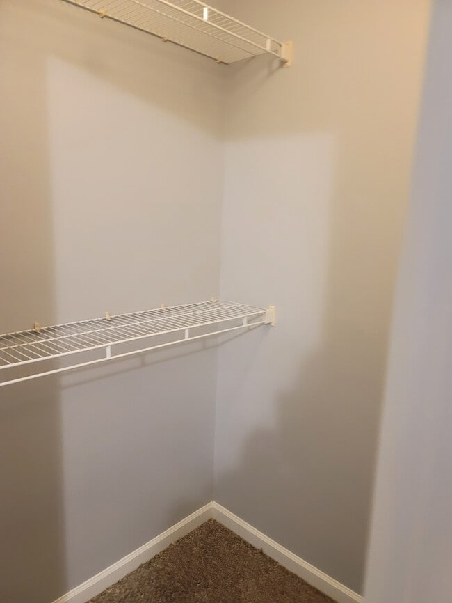 Building Photo - Two Bedroom Oakwood Townhome
