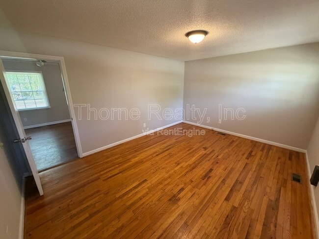 Building Photo - 707 Ward Dr