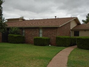 Building Photo - 4909 Greenslope Dr