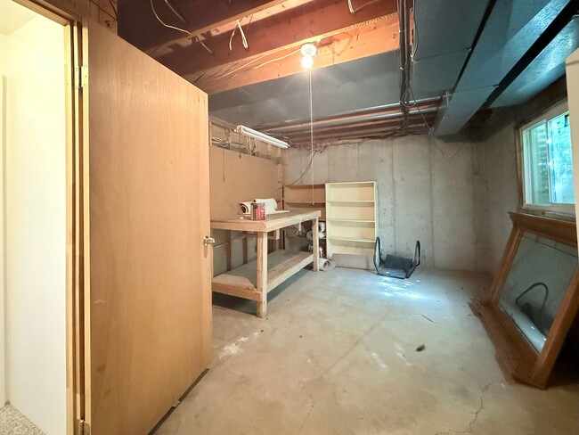 Building Photo - Newly Updated 4-Bedroom Home in Sandy!