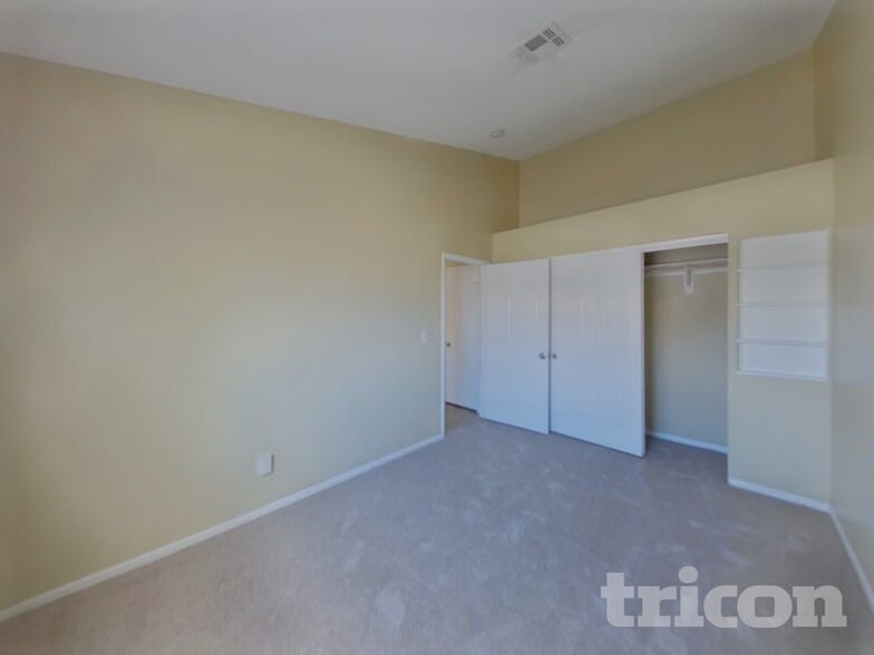 Building Photo - 2232 Ladue Dr