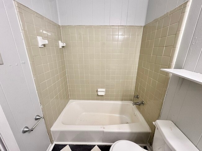 Building Photo - 3350 Hardin Ave