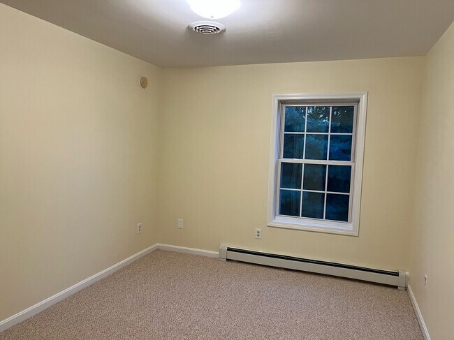 Building Photo - 14 Ledges Ct
