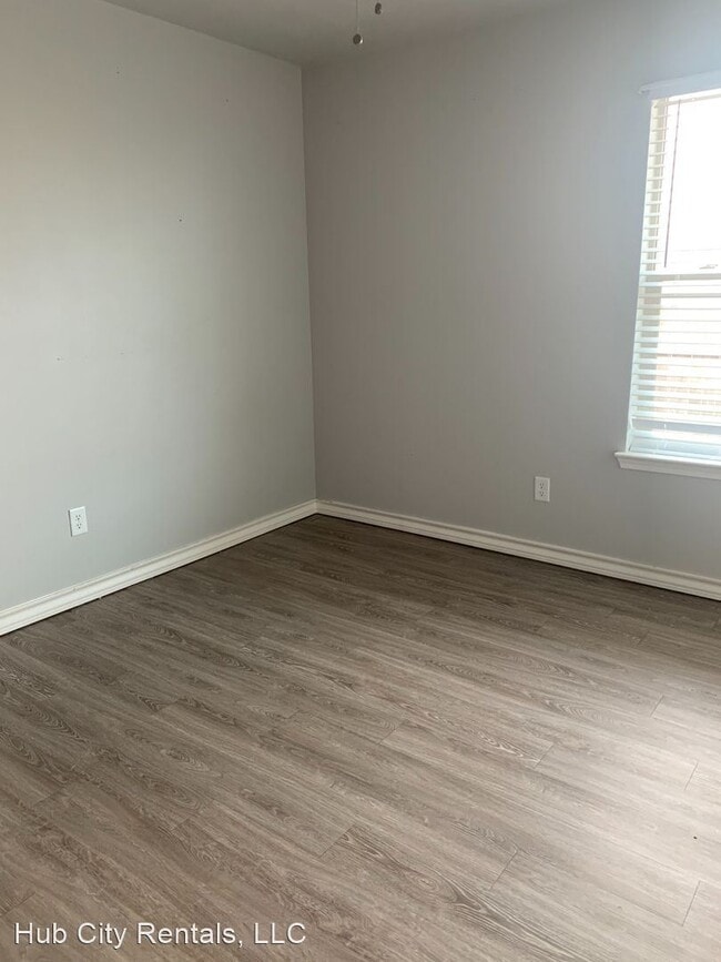 Building Photo - 3 br, 2 bath House - 107 A S Monroe
