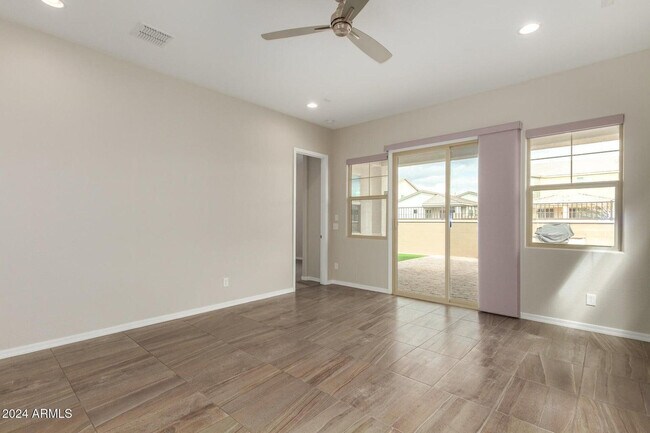 Building Photo - 2082 E Lantana Dr