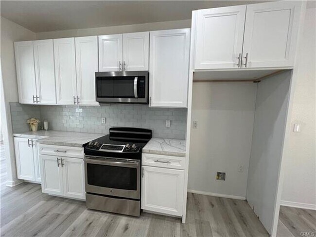 Building Photo - Welcome to this beautifully remodeled home